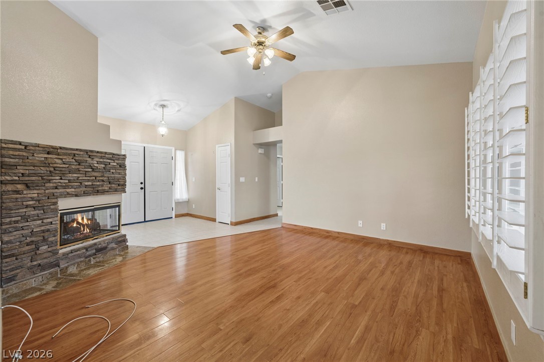 Photo 4 of 2726 Woodbine Avenue