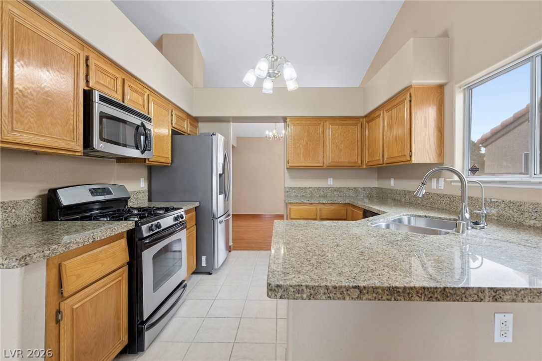 Photo 13 of 34, 2726 Woodbine Avenue