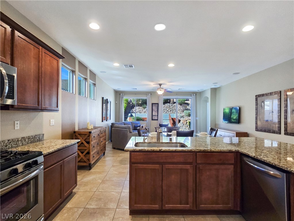 Photo 11 of 41, 2110 Hunt Woods Court