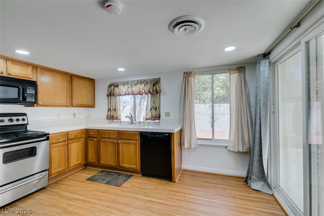 Photo 16 of 39, 3422 Pecos Way