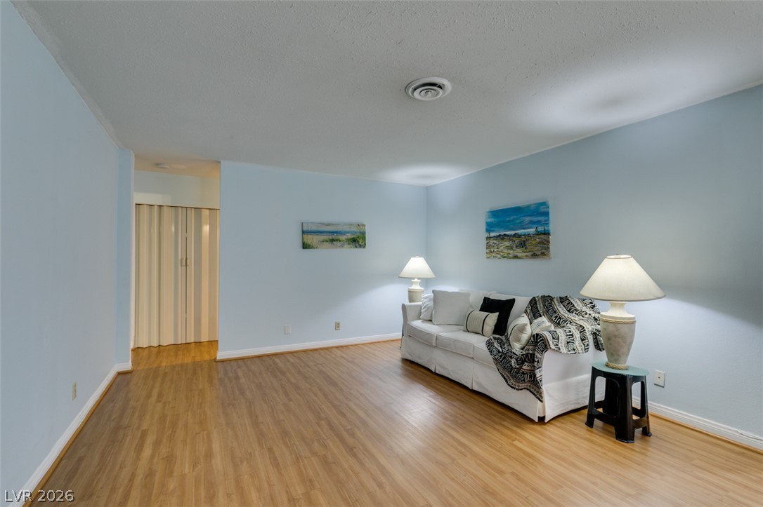 Photo 6 of 39, 3422 Pecos Way