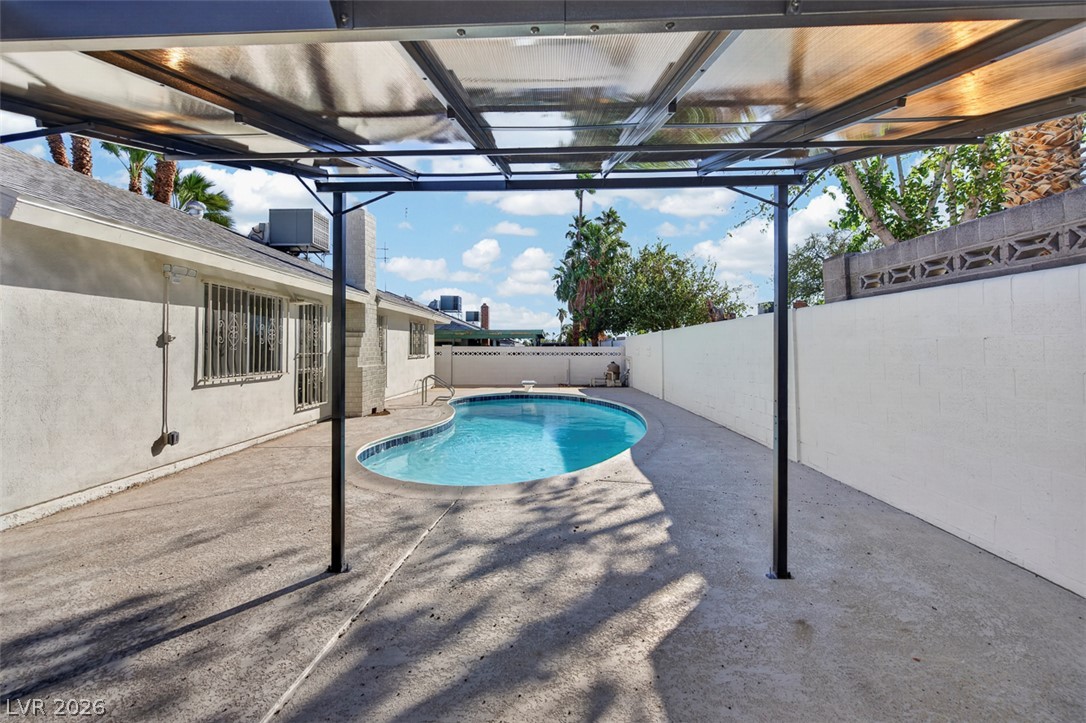 Photo 37 of 66, 3939 Meadowglen Drive