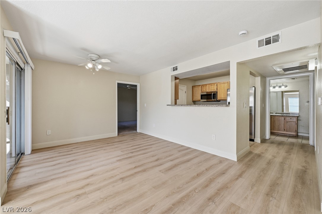 Photo 7 of 32, 5055 W Hacienda Avenue #1003