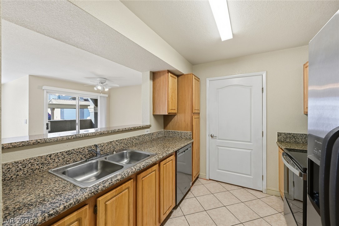 Photo 11 of 32, 5055 W Hacienda Avenue #1003