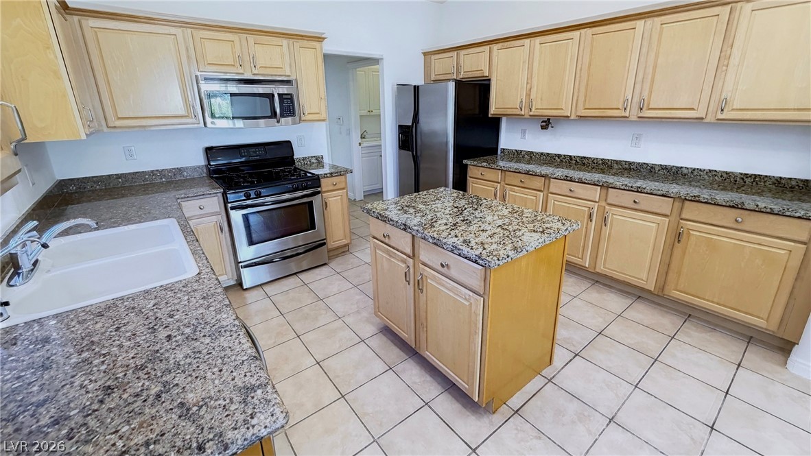 Photo 6 of 28, 688 Vineland Avenue