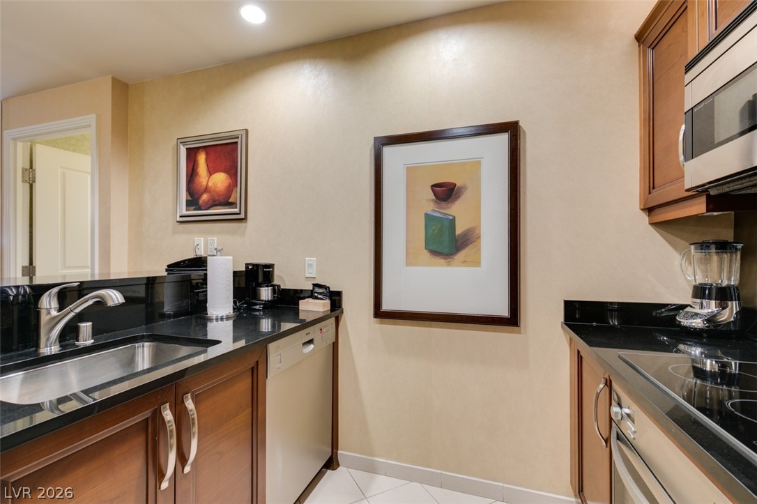 Photo 25 of 45, 135 E HARMON Avenue #2402