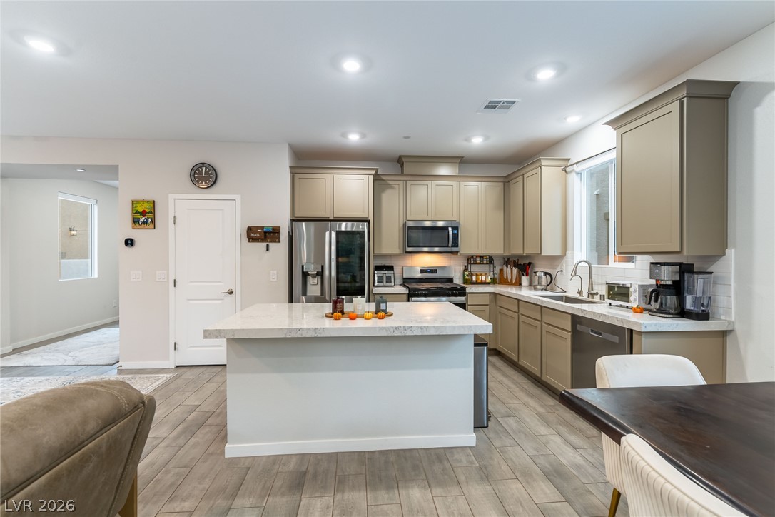 Photo 5 of 10661 Enridge Avenue