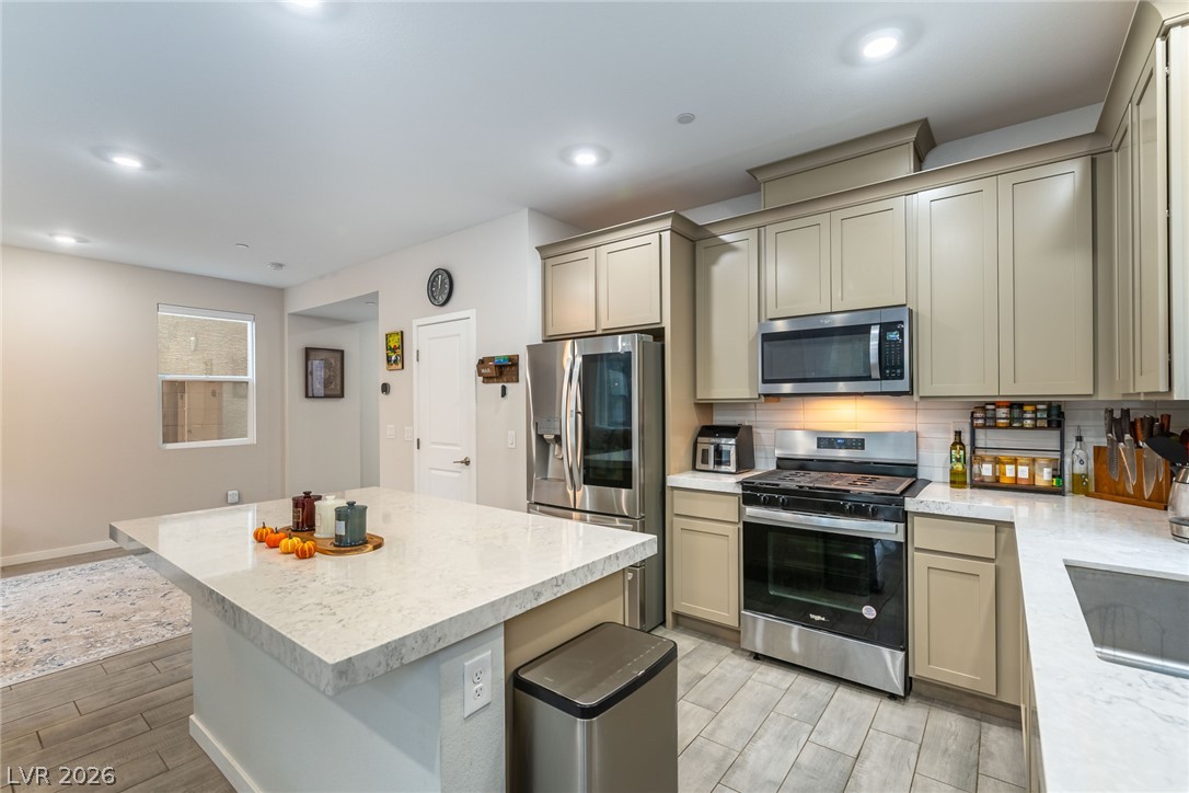 Photo 6 of 33, 10661 Enridge Avenue
