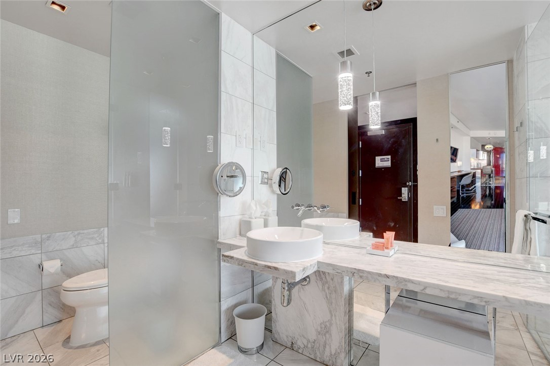 Photo 13 of 27, 4381 W Flamingo Road #1206