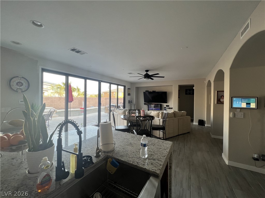 Photo 8 of 37, 6616 Black Oaks Street