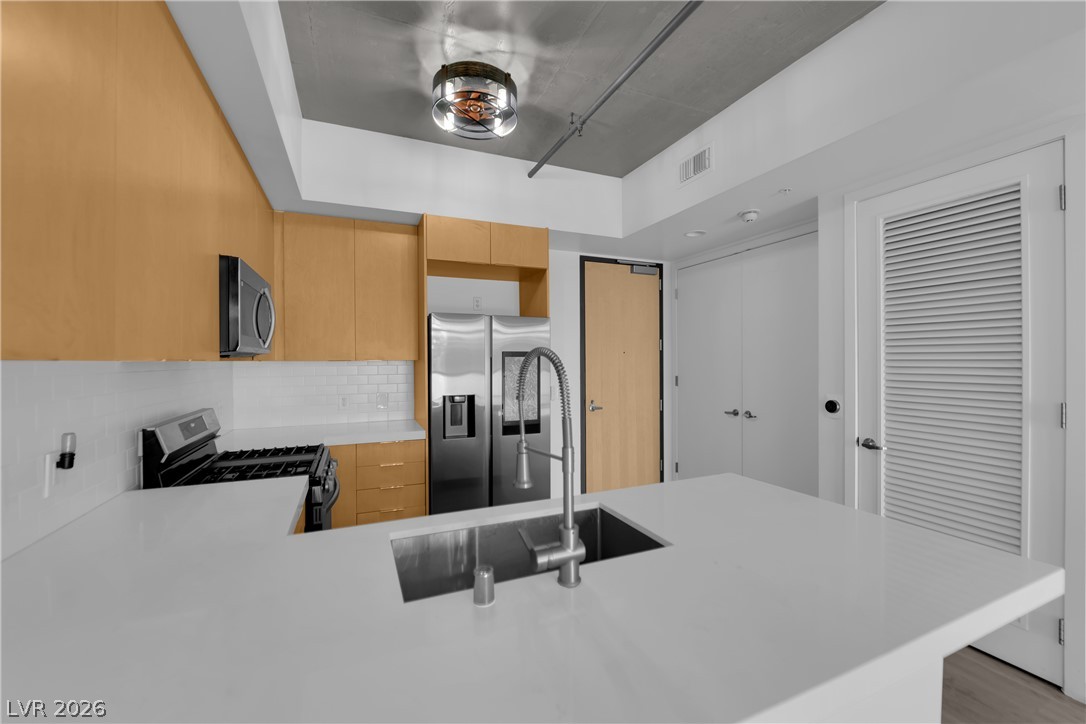 Photo 4 of 353 E Bonneville Avenue #257