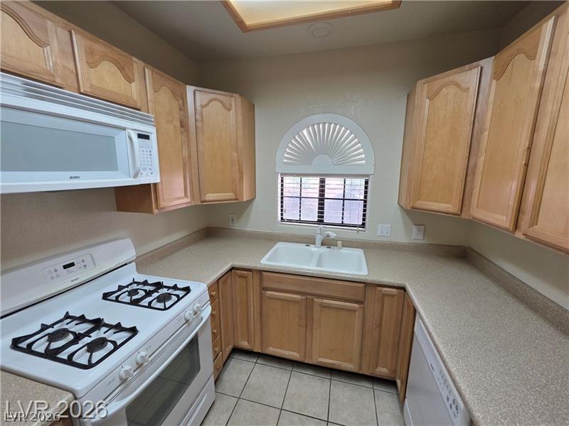 Photo 16 of 40, 1407 Santa Margarita Street #A