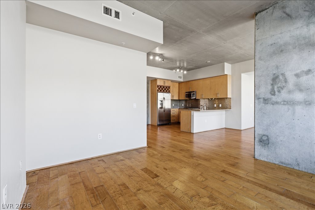 Photo 11 of 42, 353 E Bonneville Avenue #295