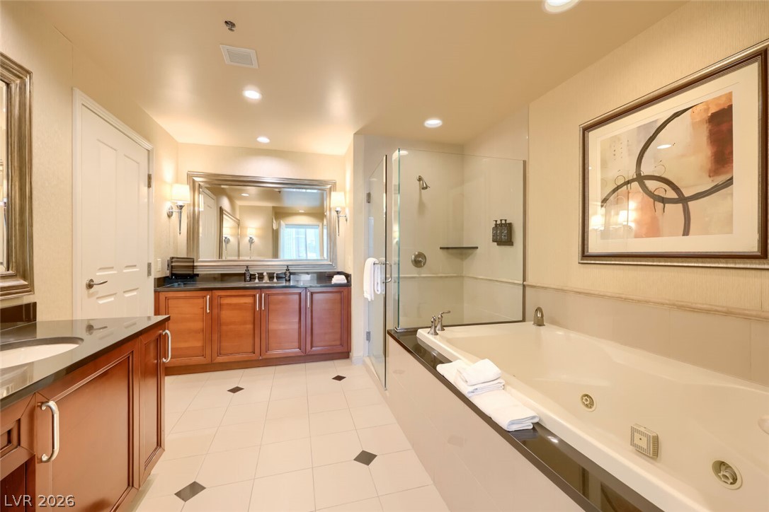 Photo 13 of 29, 145 E Harmon Avenue #1601