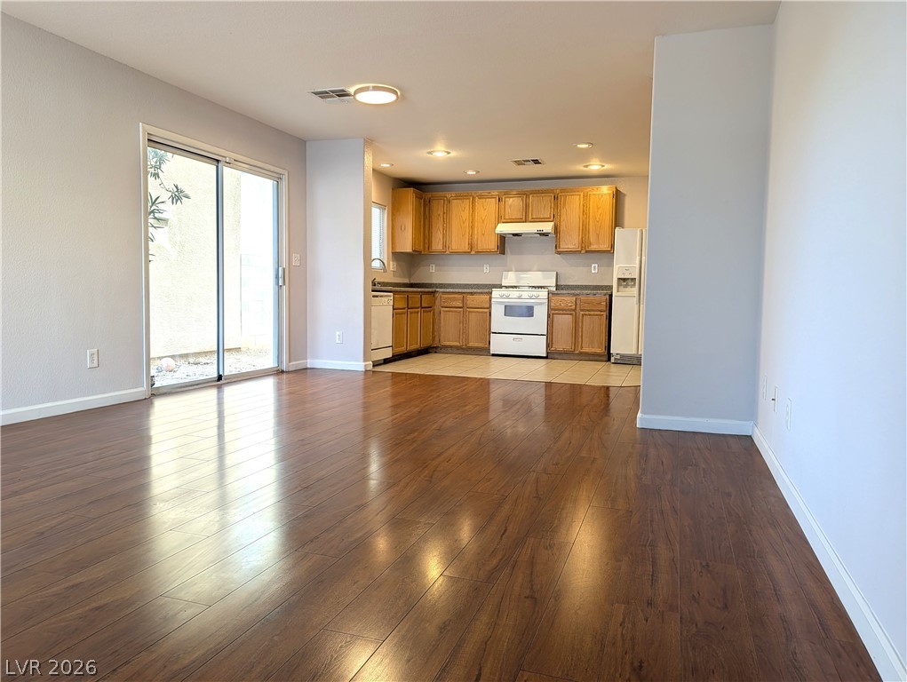 Photo 6 of 30, 1219 Black Cherry Street