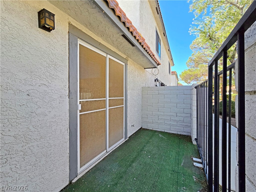 Photo 21 of 36, 1025 Willow Tree Drive #A