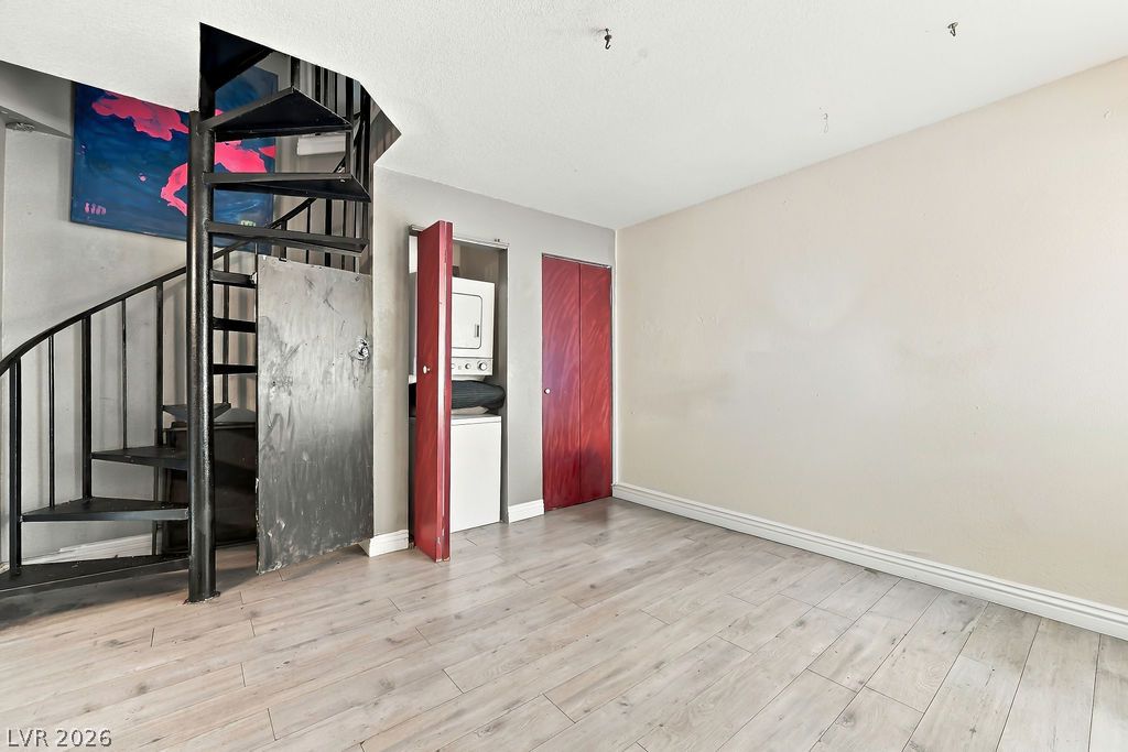 Photo 6 of 19, 510 Elm Drive #202