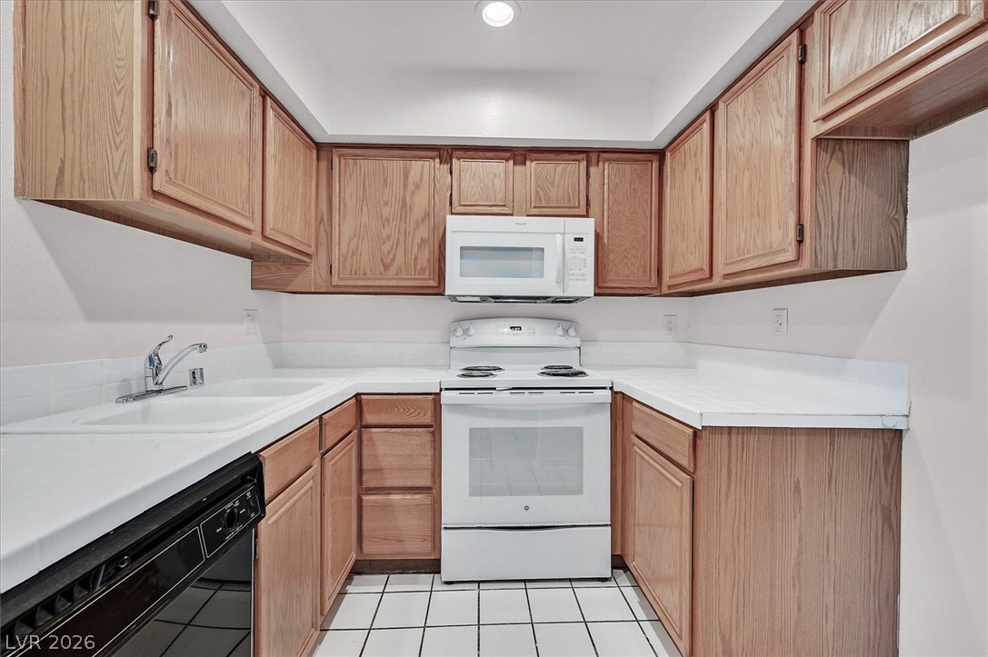 Photo 6 of 25, 2180 Pinetop Lane #201