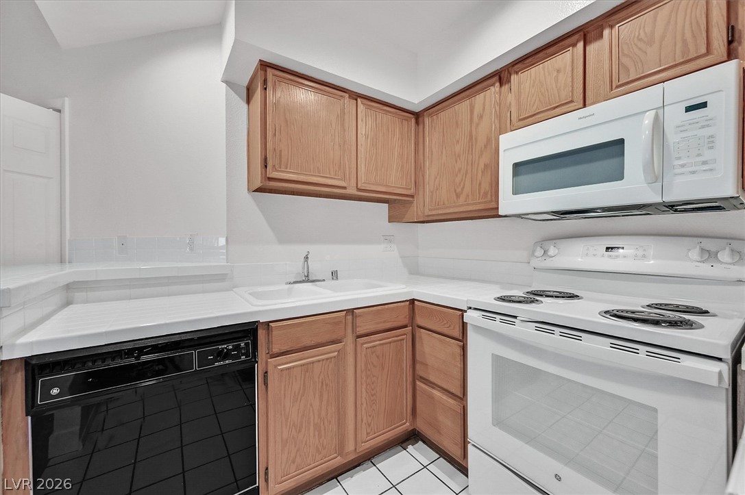 Photo 7 of 25, 2180 Pinetop Lane #201