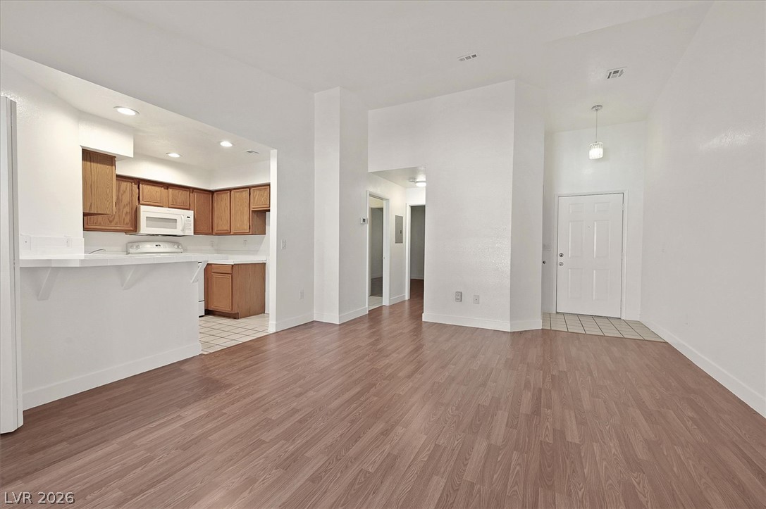Photo 9 of 25, 2180 Pinetop Lane #201