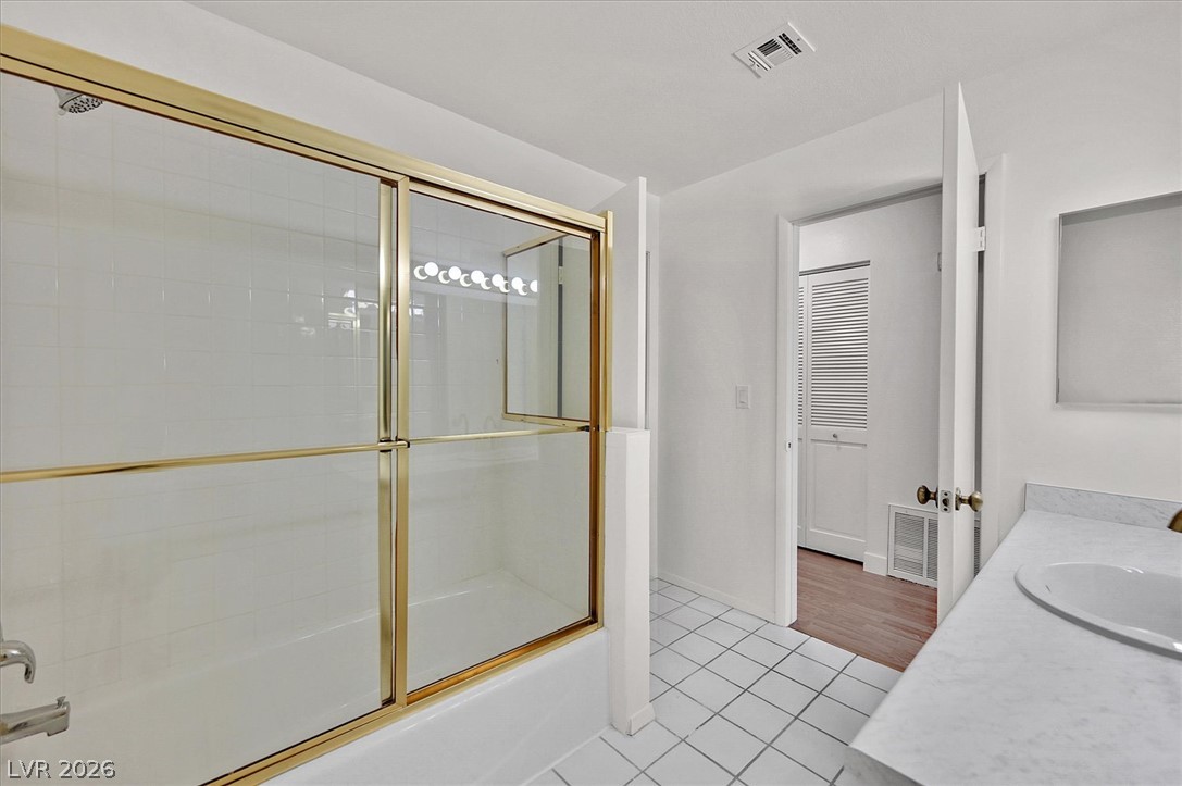 Photo 15 of 25, 2180 Pinetop Lane #201