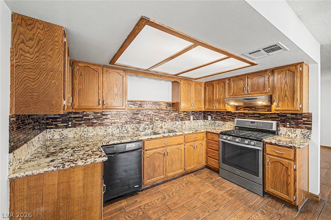 Photo 11 of 32, 6643 W Tropicana Avenue #104