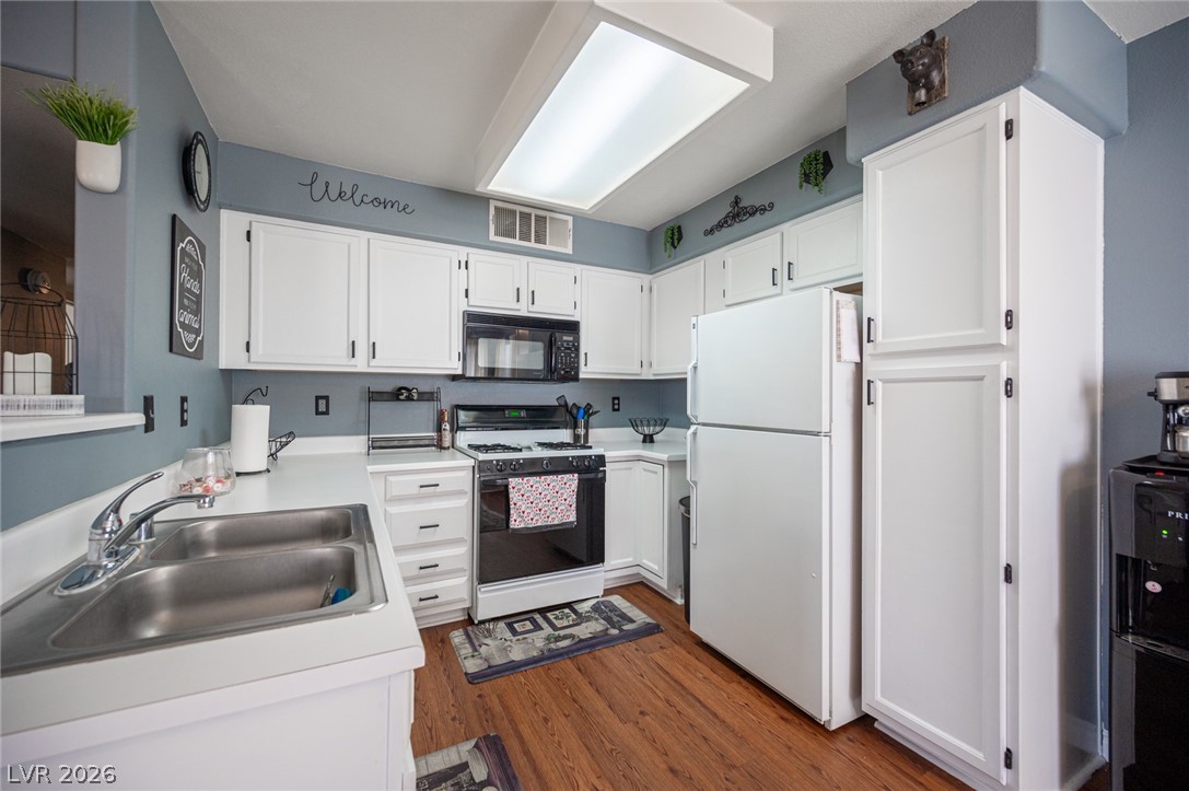 Photo 16 of 44, 3425 E Russell Road #251