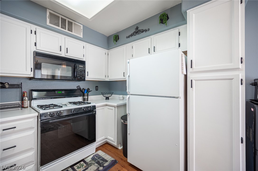 Photo 19 of 44, 3425 E Russell Road #251