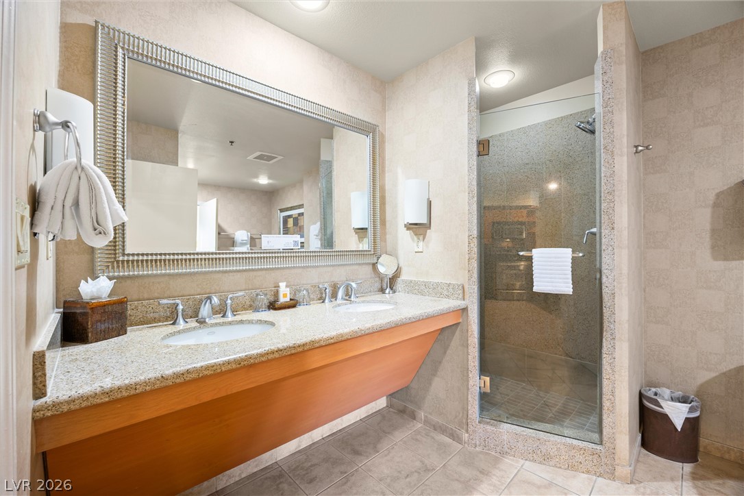 Photo 16 of 30, 211 E Flamingo Road #1115