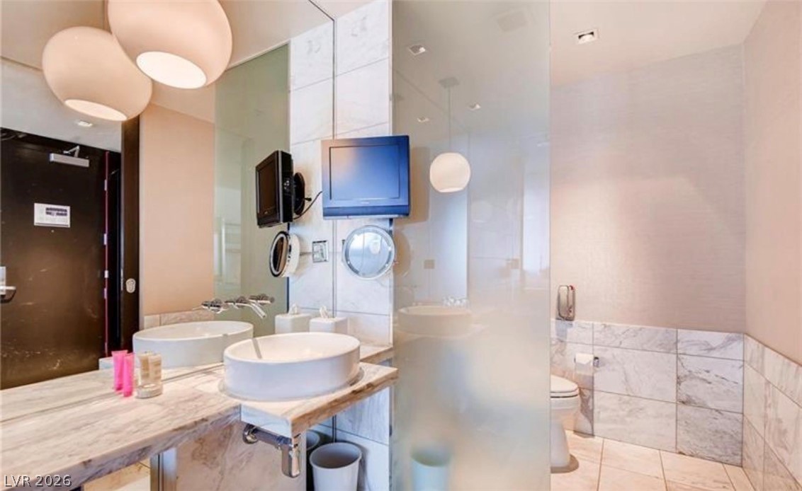 Photo 8 of 15, 4381 W flamingo rd Road #12305