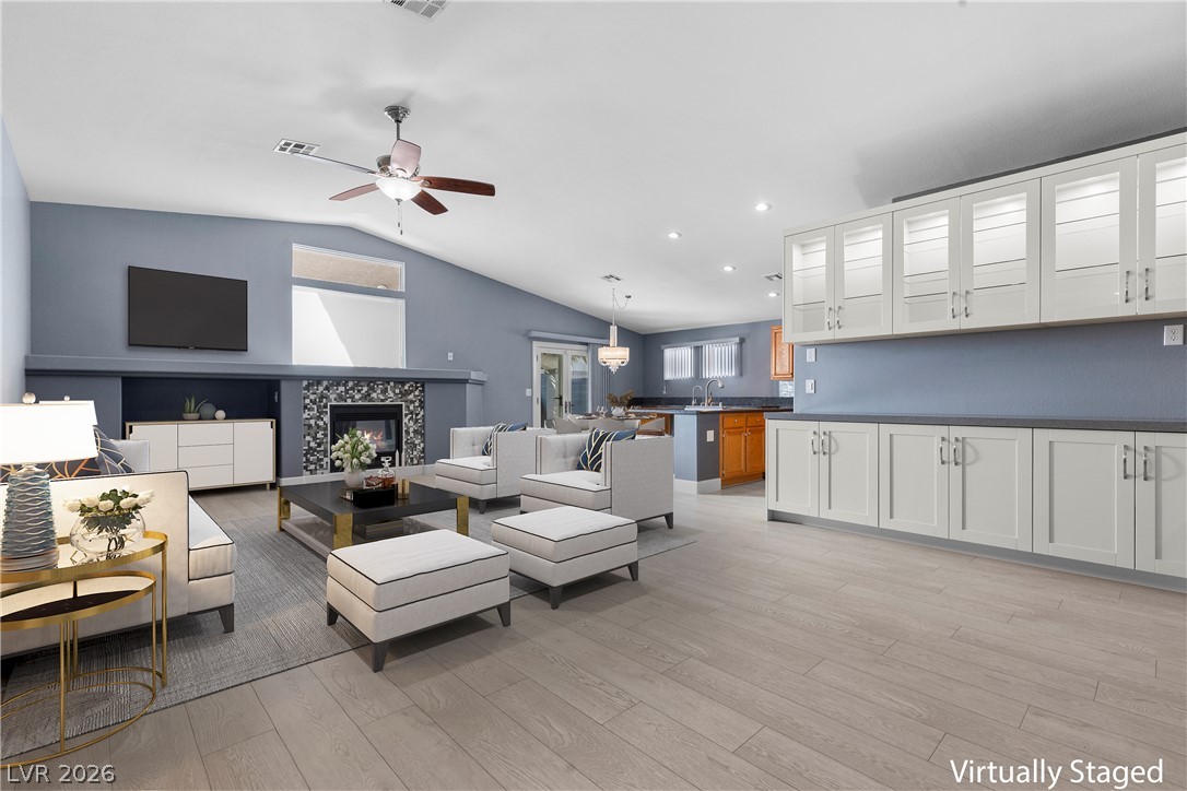 Photo 9 of 53, 413 W Azure Avenue