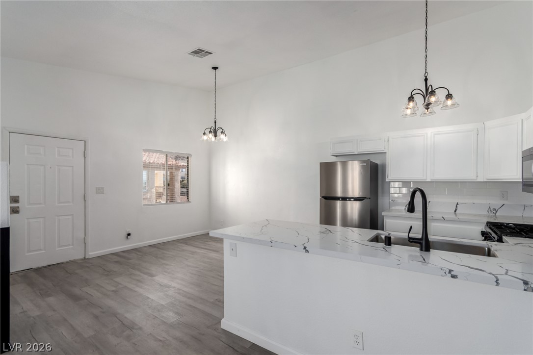 Photo 16 of 43, 2110 Los Feliz Street #2015