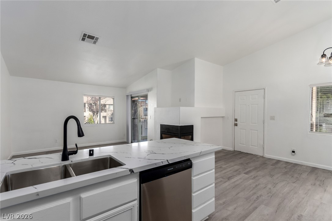 Photo 18 of 43, 2110 Los Feliz Street #2015