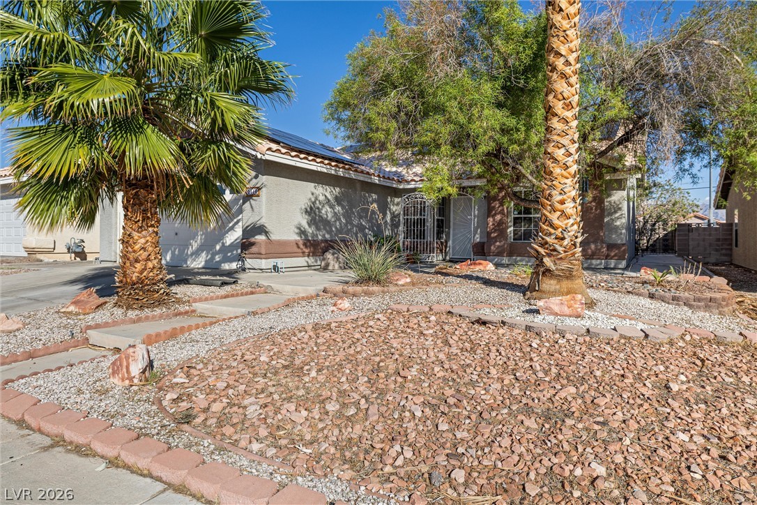 Photo 3 of 2116 Twisted Oak Avenue