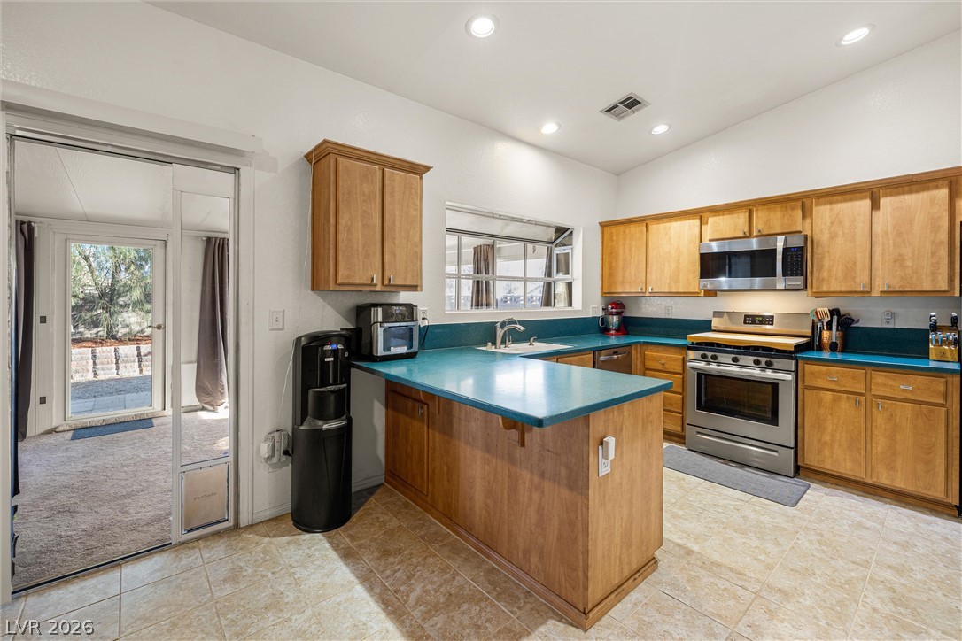 Photo 11 of 29, 2116 Twisted Oak Avenue