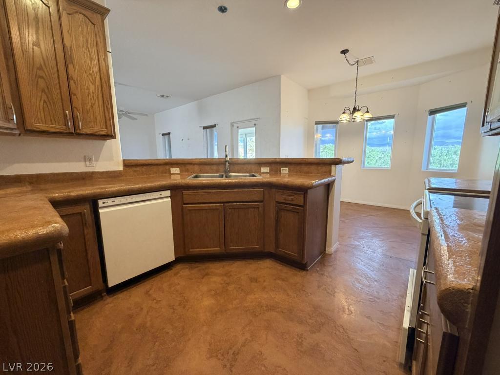 Photo 10 of 21, 6551 Glencove Avenue