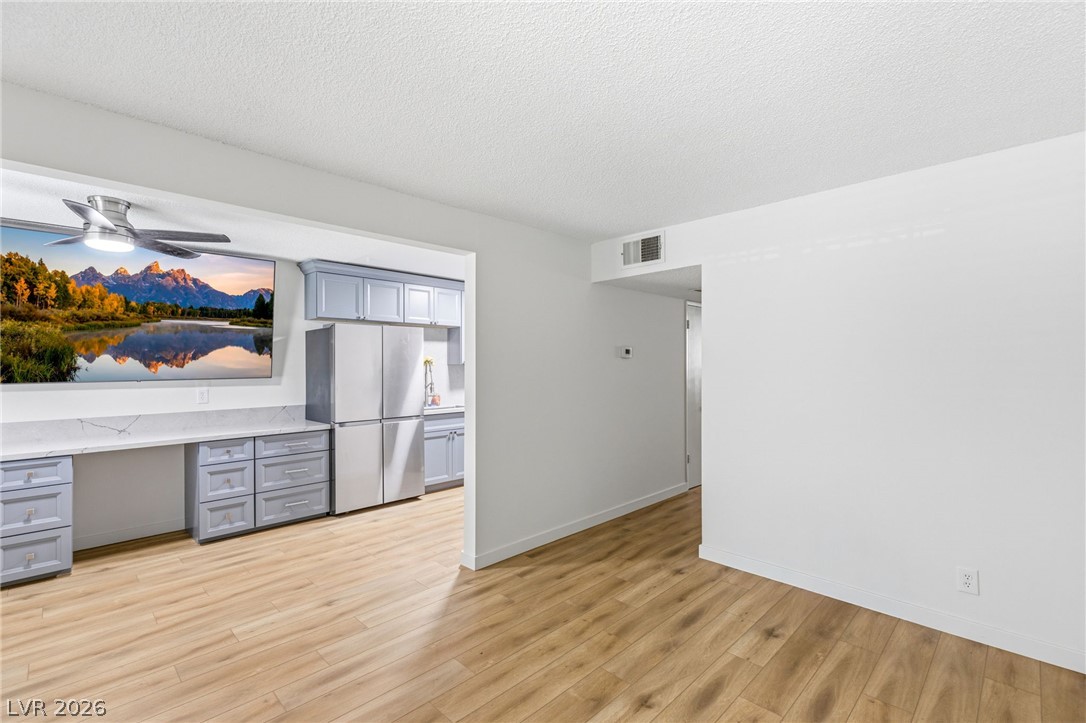 Photo 6 of 29, 208 Orland Street #10