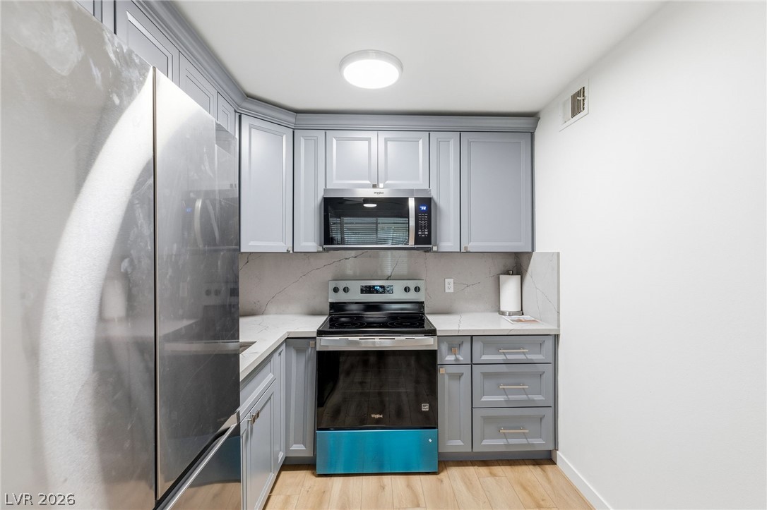 Photo 9 of 29, 208 Orland Street #10