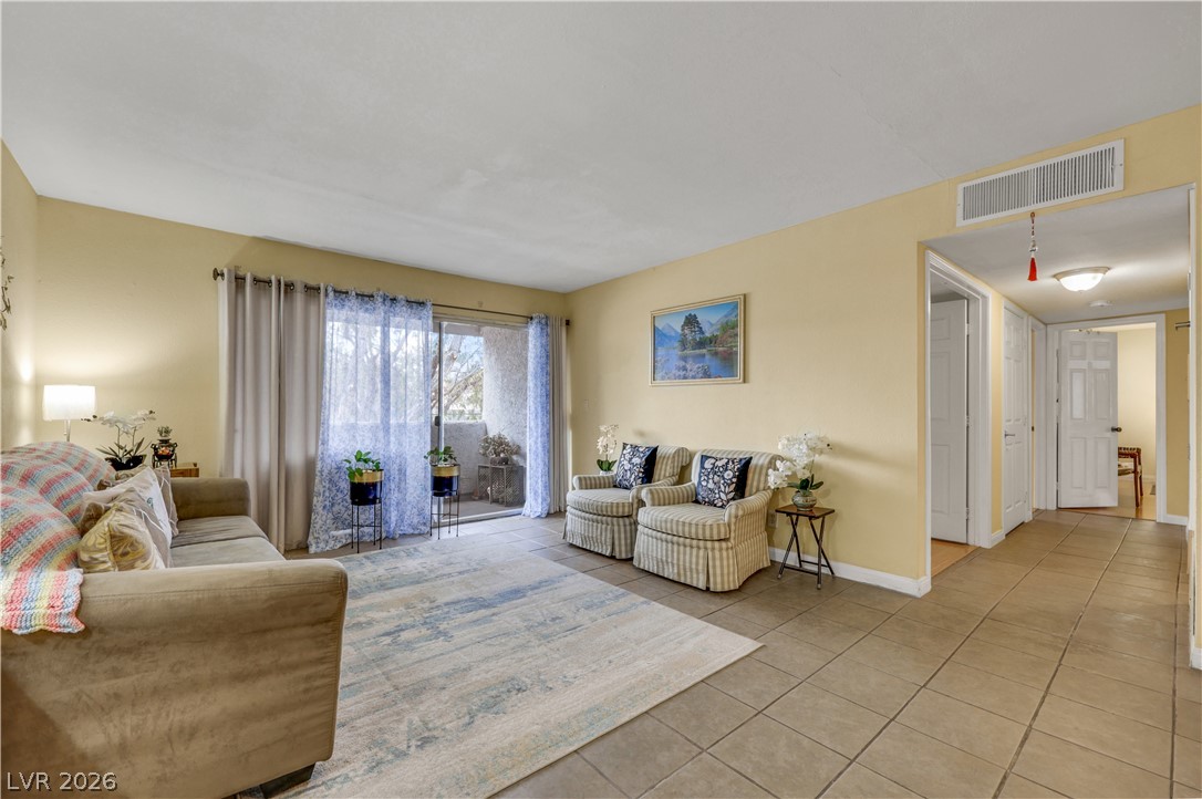 Photo 11 of 30, 1455 E Katie Avenue #L22