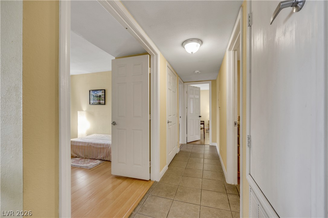 Photo 15 of 30, 1455 E Katie Avenue #L22