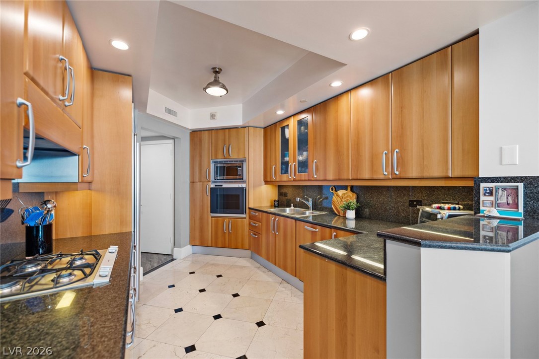 Photo 14 of 41, 2747 Paradise Road #1004