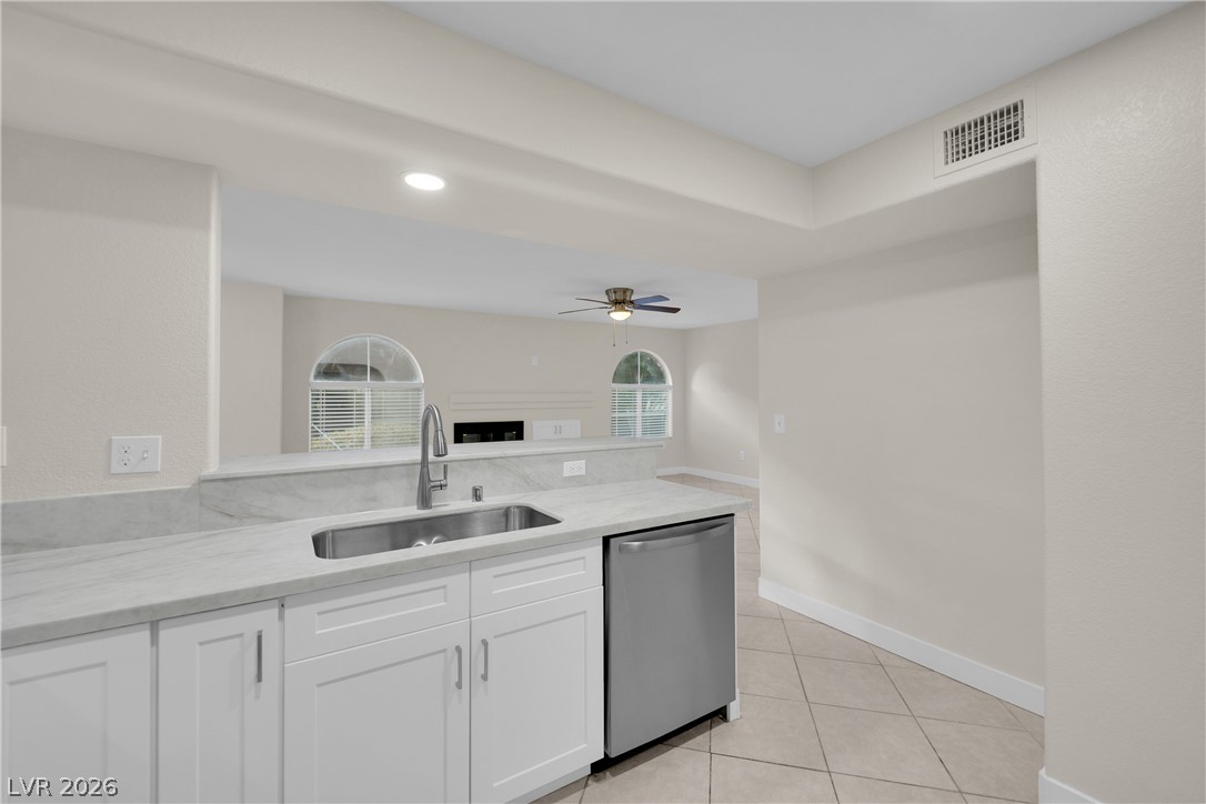 Photo 7 of 28, 7950 W Flamingo Road #1038