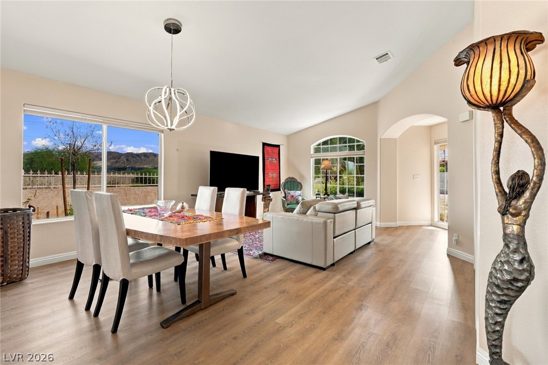 Photo 10 of 49, 1057 Armillaria Street
