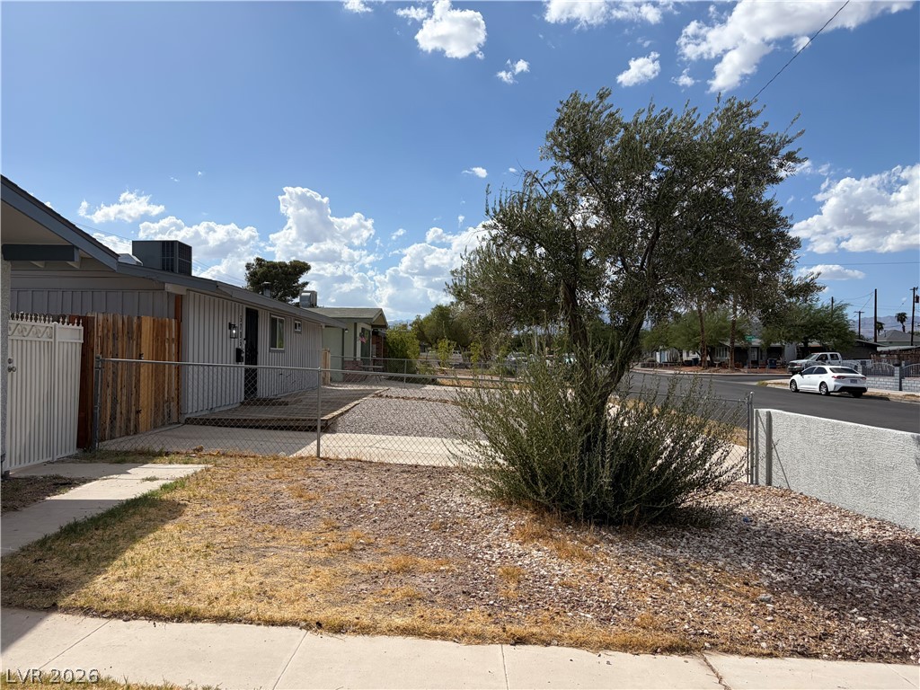 Photo 3 of 5701 Evergreen Avenue