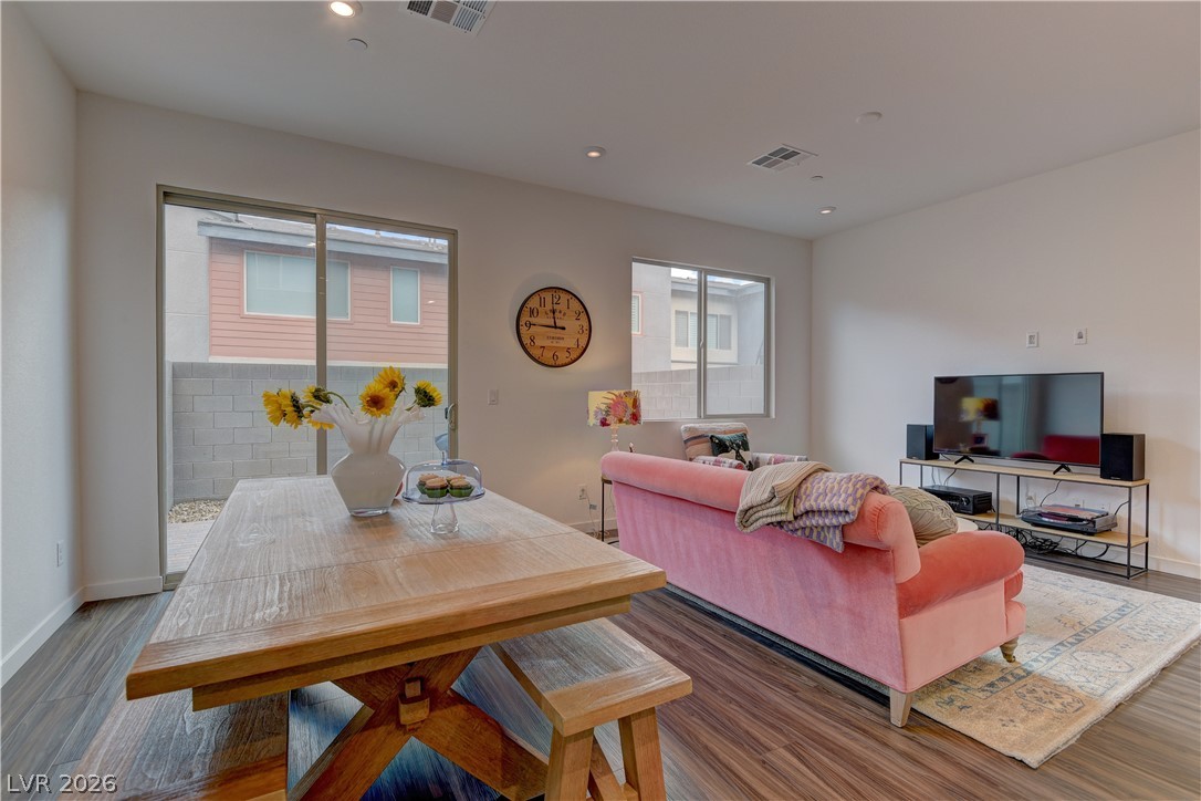 Photo 6 of 20, 3212 Vittoria Avenue