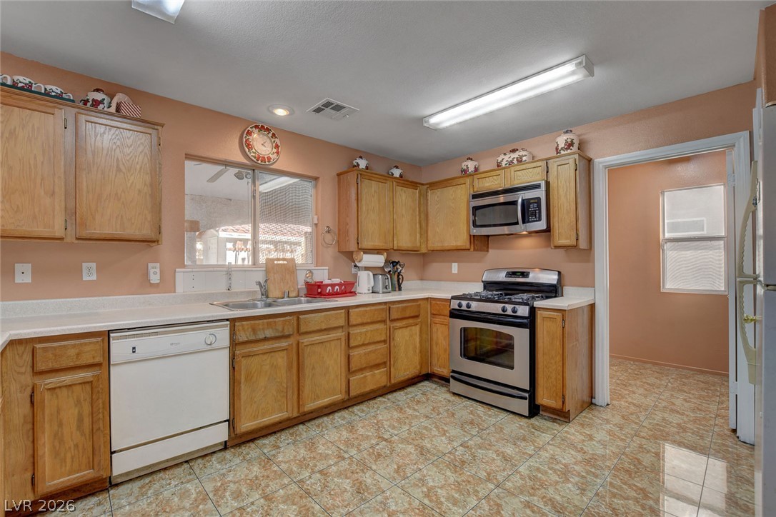 Photo 12 of 47, 810 Bladensburg Street