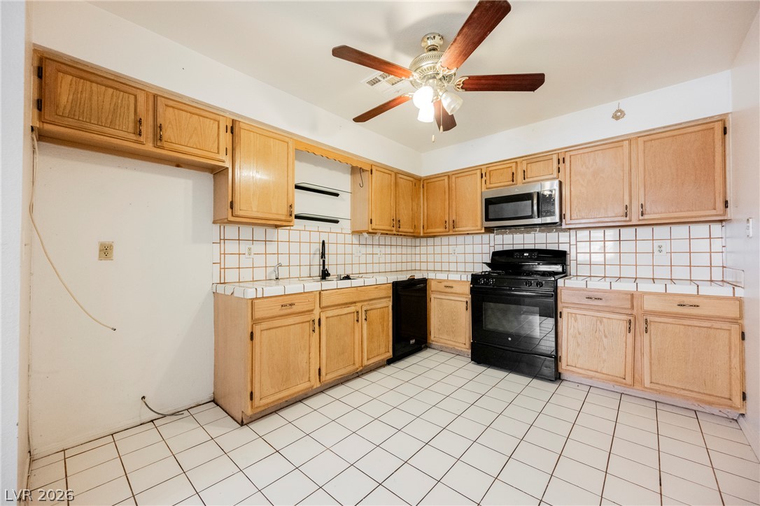 Photo 12 of 46, 2141 Twickenham Place #C