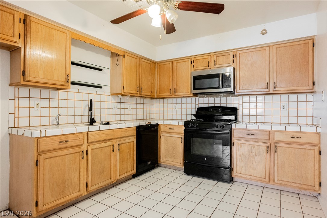 Photo 13 of 46, 2141 Twickenham Place #C