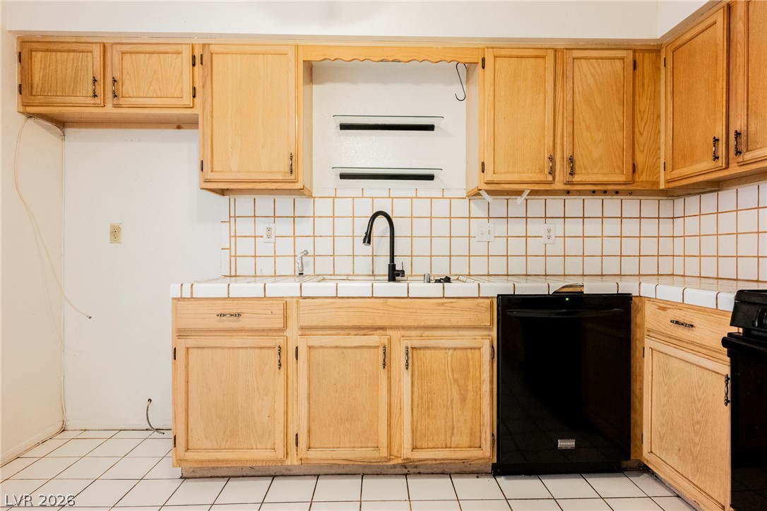 Photo 15 of 46, 2141 Twickenham Place #C