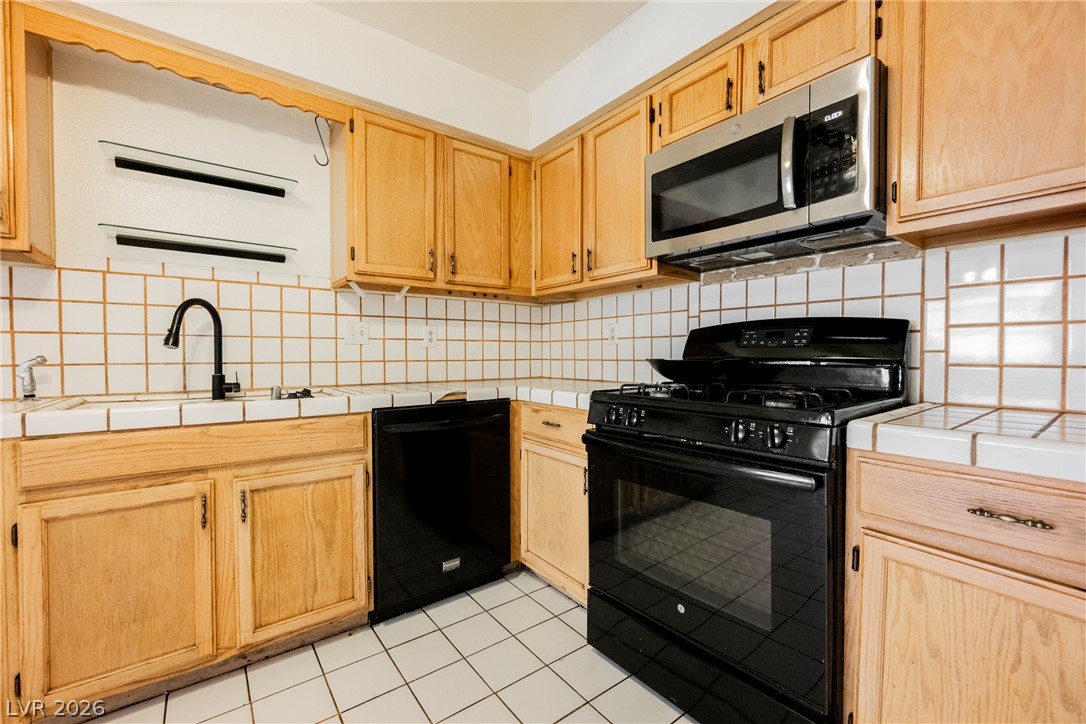 Photo 16 of 46, 2141 Twickenham Place #C